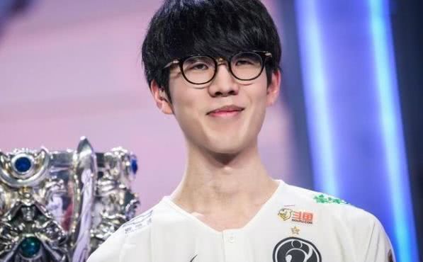 恭喜武汉eStarPro晋级2025王者荣耀世冠半决赛